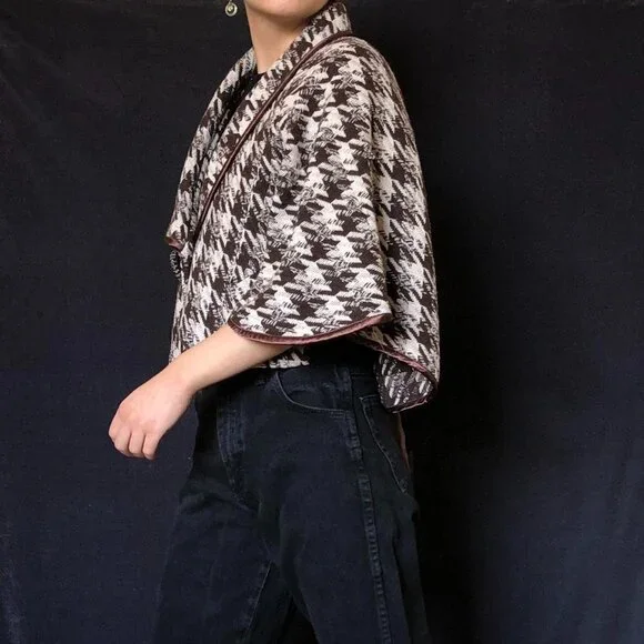 𝅺VERTIGO Cape - Picture 2 of 4